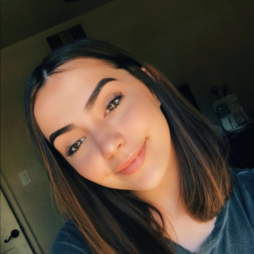 Meet your Posher, Caitlynn